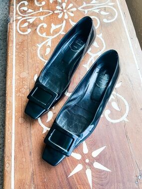 Roger Vivier Black Patent Pilgrim Buckle Flats 41 US 11